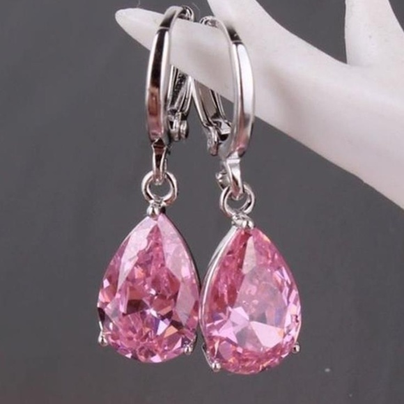 Jewelry - NEW sterling silver pink crystal earrings